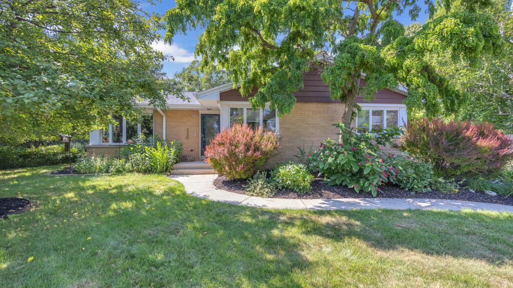 1934 Manor Pkwy, Sheboygan, WI 53083