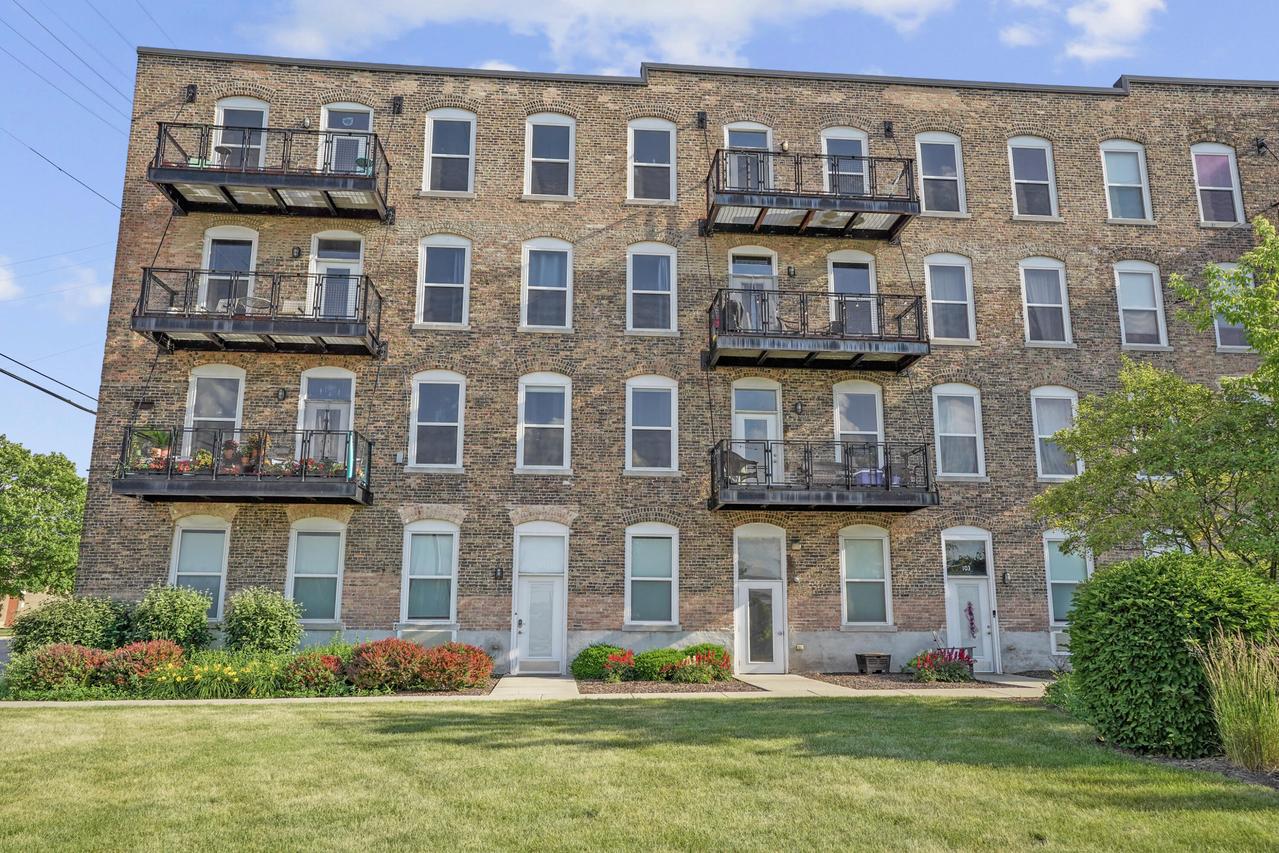 720 S Marquette St #203, Racine, WI 53403
