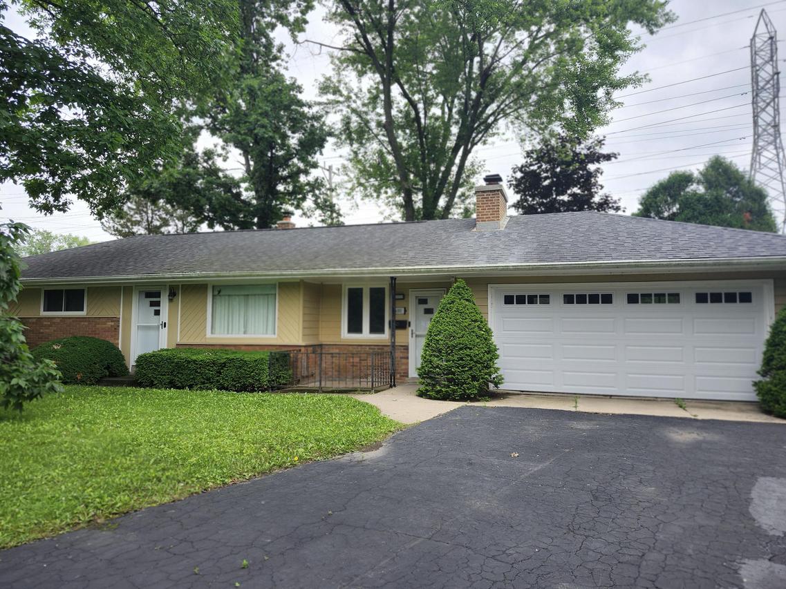 6001 N Sidney Pl, Glendale, WI 53209