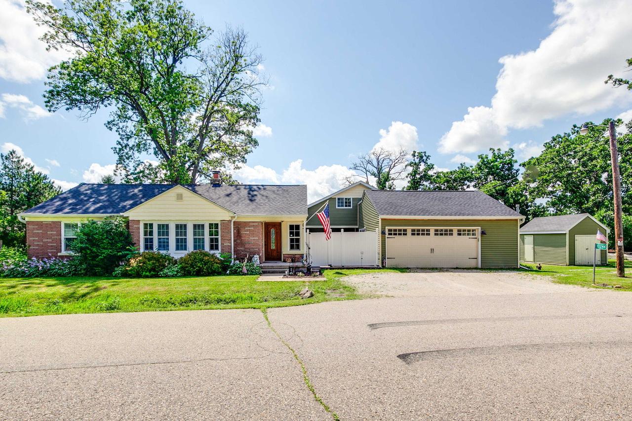 10244 406th Ave, Randall, WI 53128