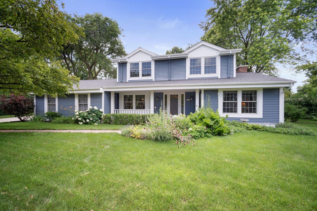 7291 Huckleberry Ct, Greendale, WI 53129