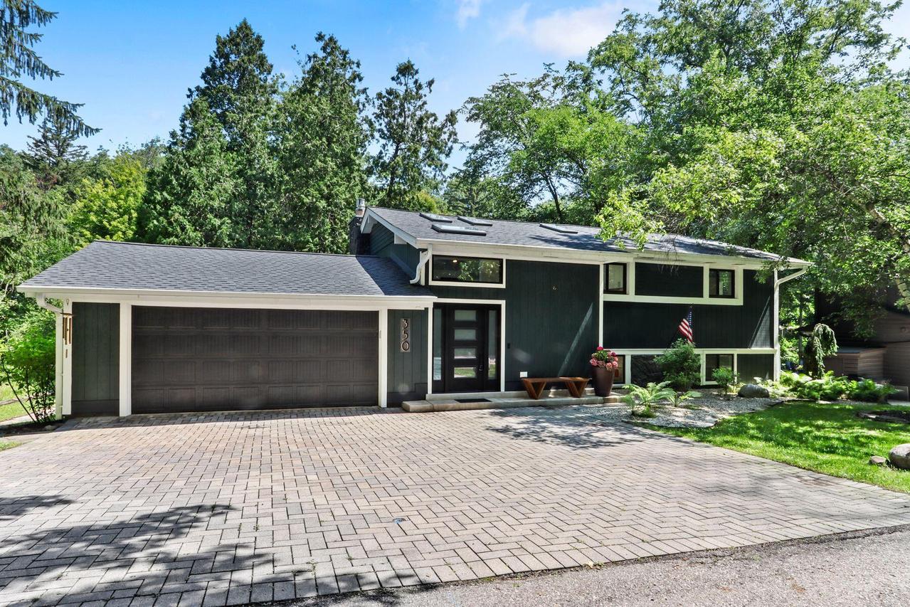 350 S Lower Gardens, Fontana, WI 53125