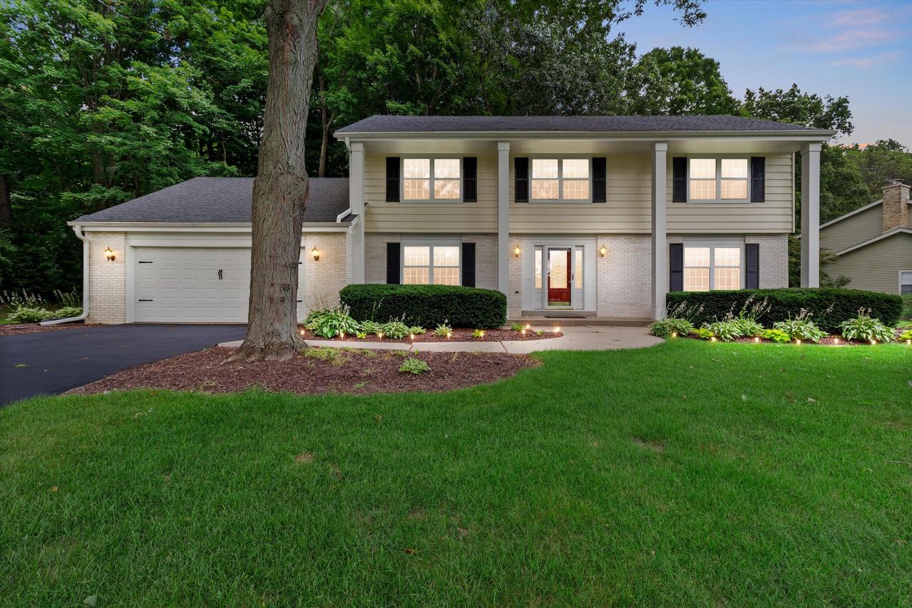 840 Tanglewood Dr, Brookfield, WI 53005