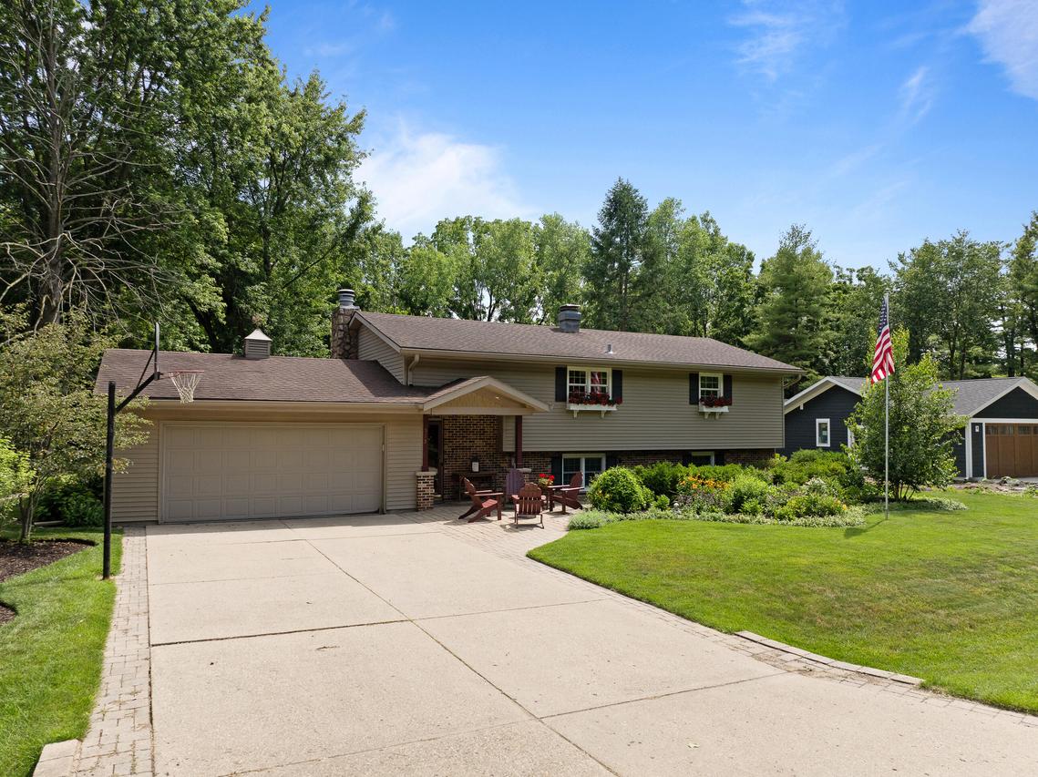 513 Wiswell Dr, Williams Bay, WI 53191