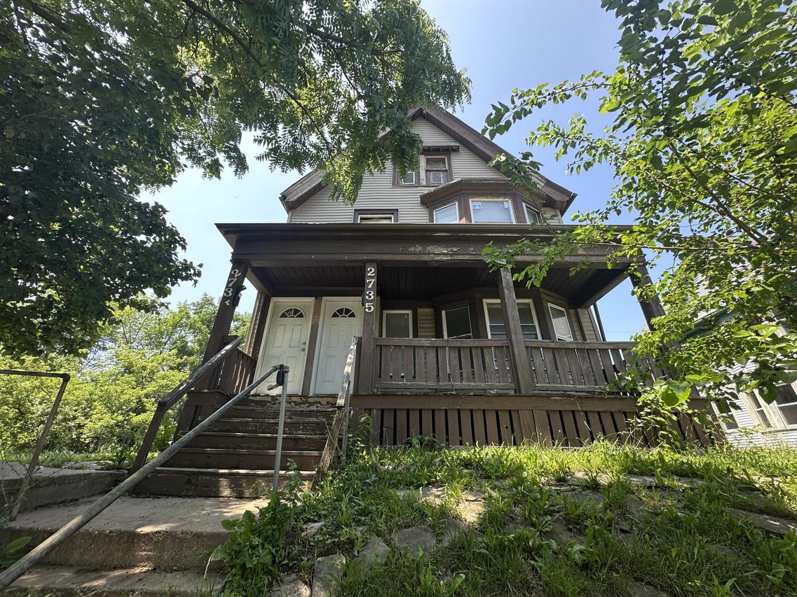 2733 N 12th St, Milwaukee, WI 53206