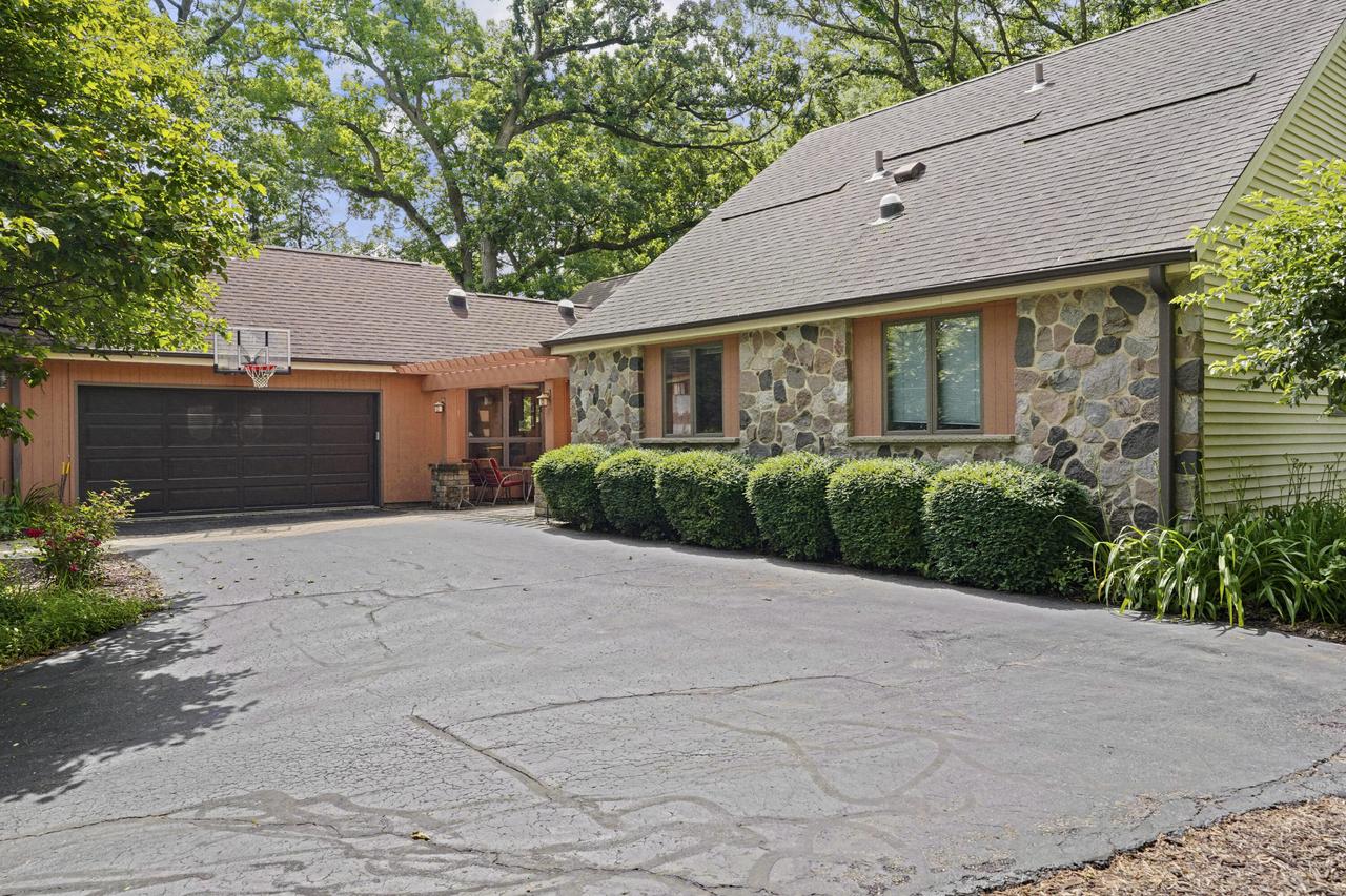10701 84th Pl, Pleasant Prairie, WI 53158