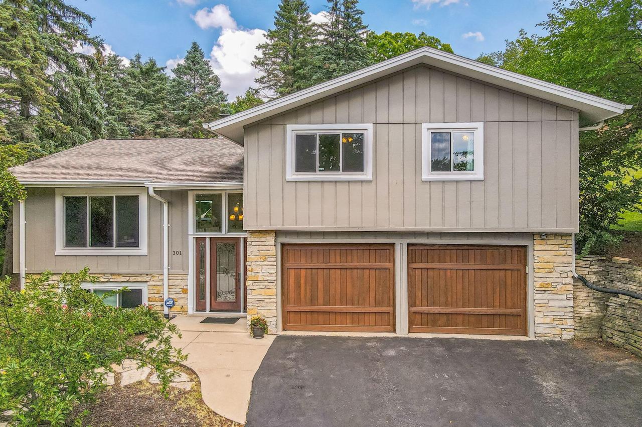 301 Mandan Dr, Waukesha, WI 53188