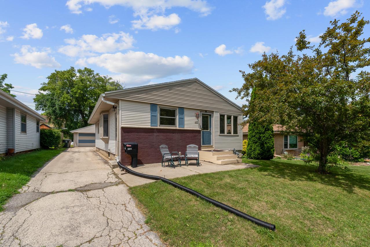 4175 S Mccarty Ave, Saint Francis, WI 53235