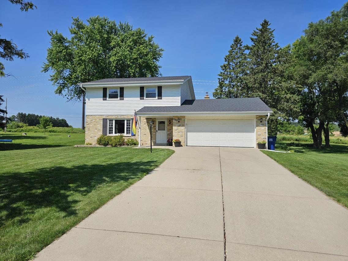 1535 Green Valley, Grafton, WI 53024