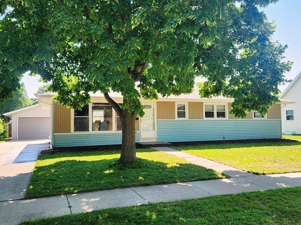 2301 N 27th Pl, Sheboygan, WI 53083