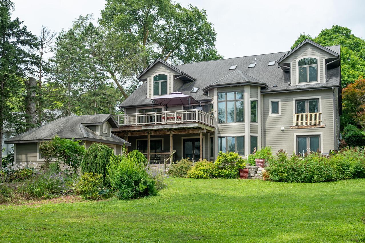 109 Riverview Dr, Waterford, WI 53185