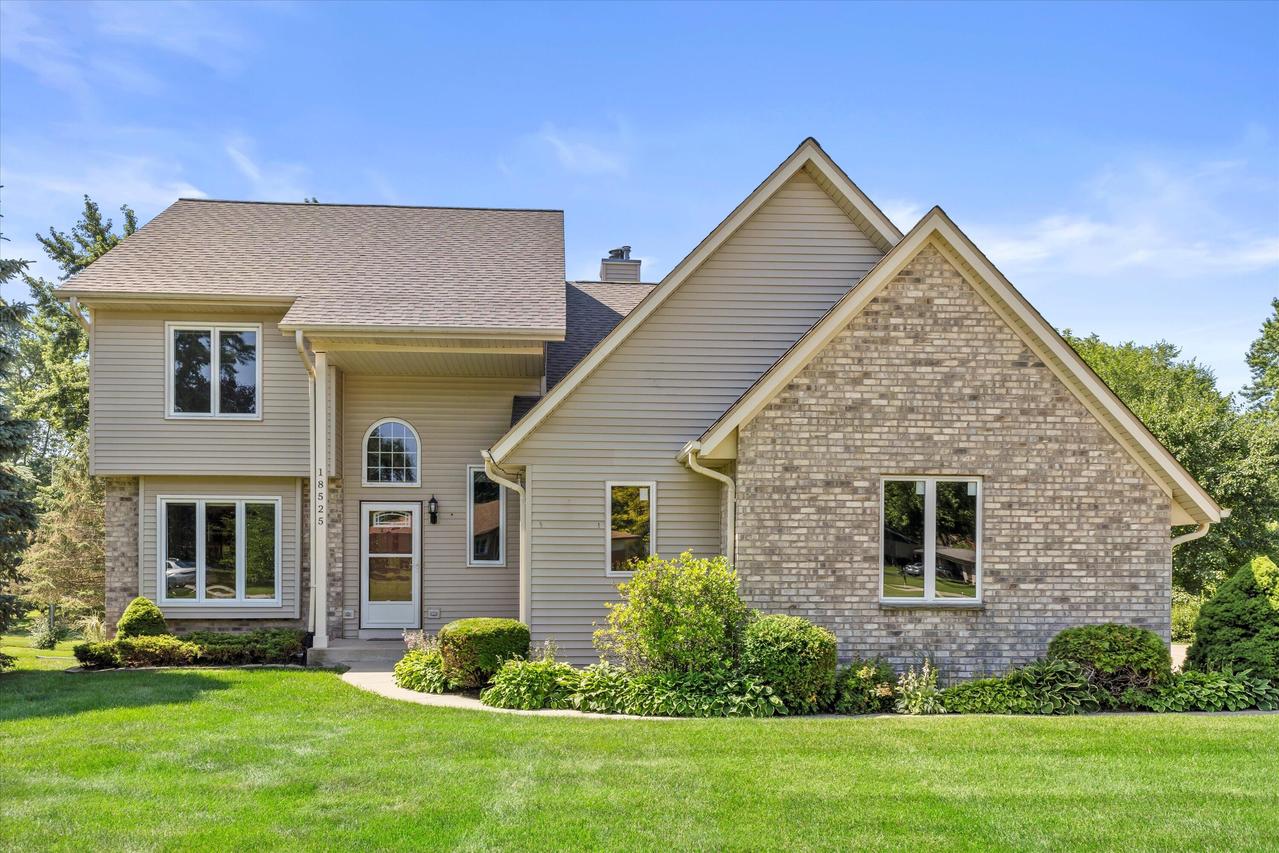 18525 Brookridge Dr, Brookfield, WI 53045