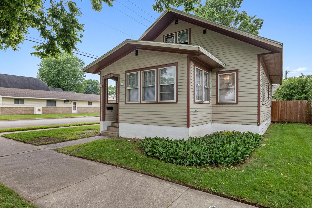 1703 Wood St, La Crosse, WI 54603