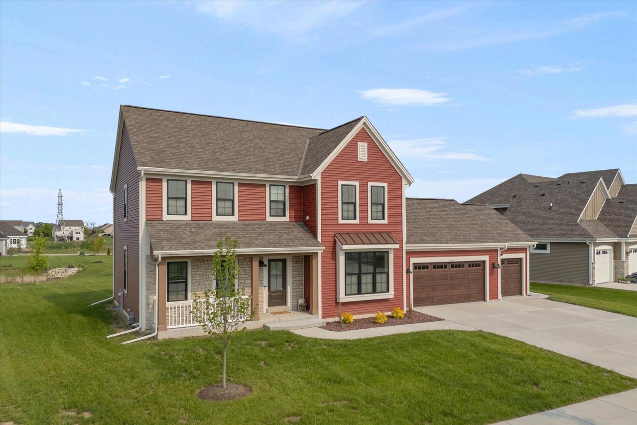 1946 N Cora Dr, Grafton, WI 53024