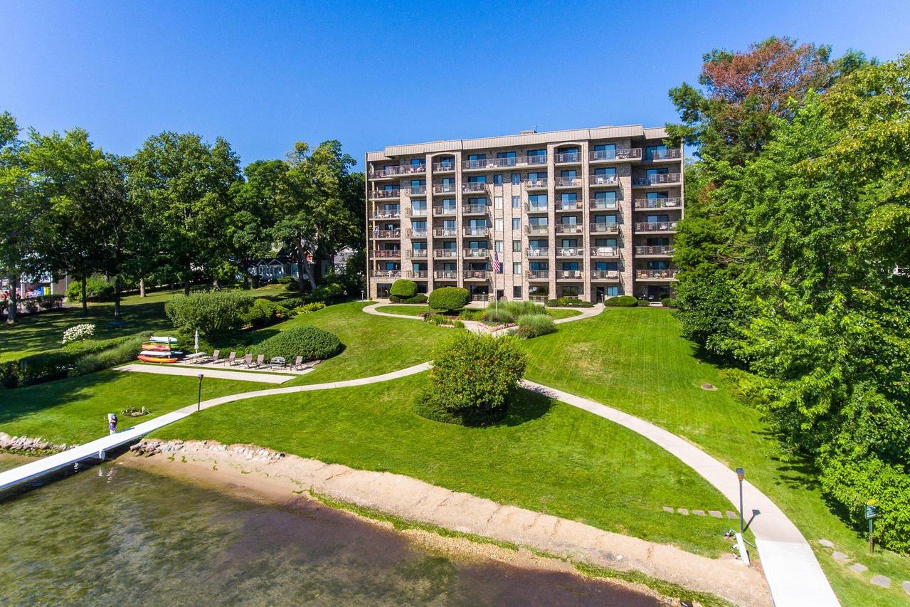 35 S Walworth Ave #504, Williams Bay, WI 53191