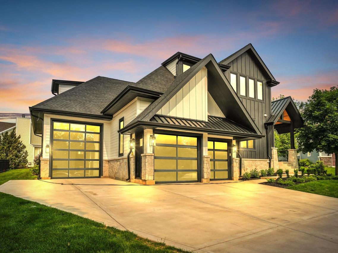 525 Maple St, Lake Geneva, WI 53147