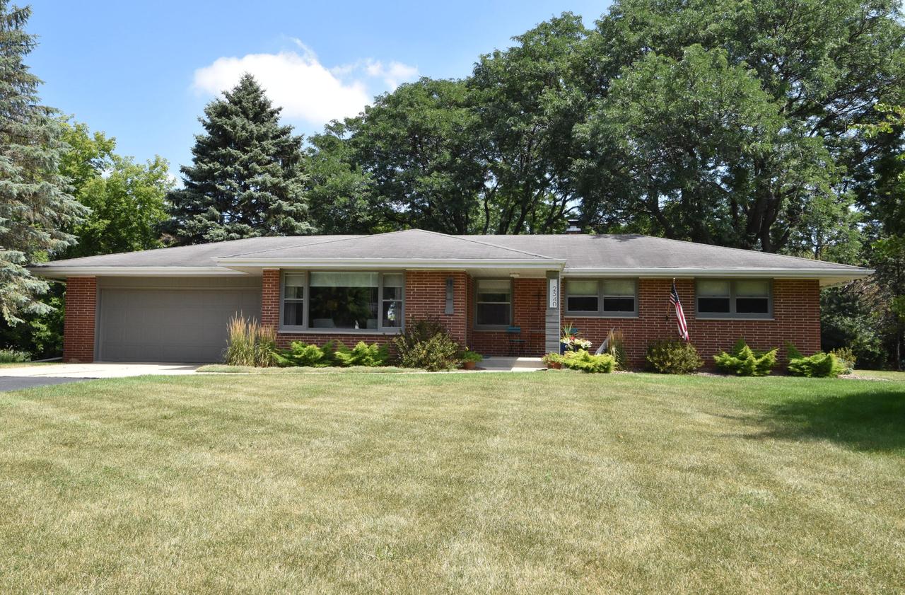 2540 Sheraton Rd, Brookfield, WI 53005