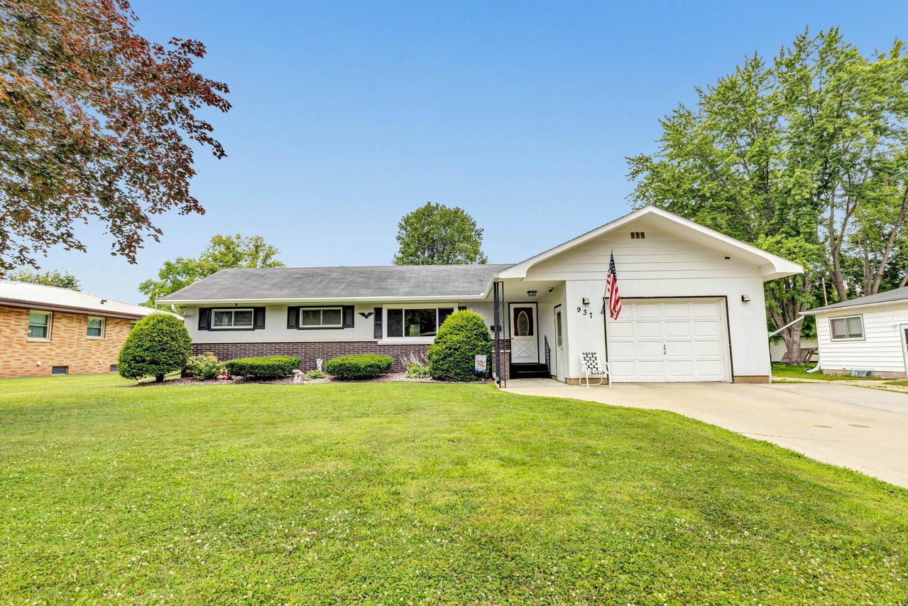937 S Maiden Ln, Shawano, WI 54166