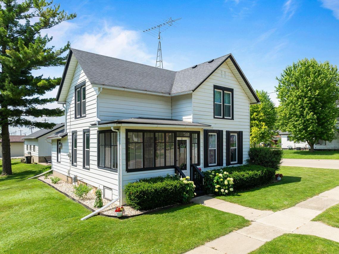 11 W Rockwell St, Elkhorn, WI 53121