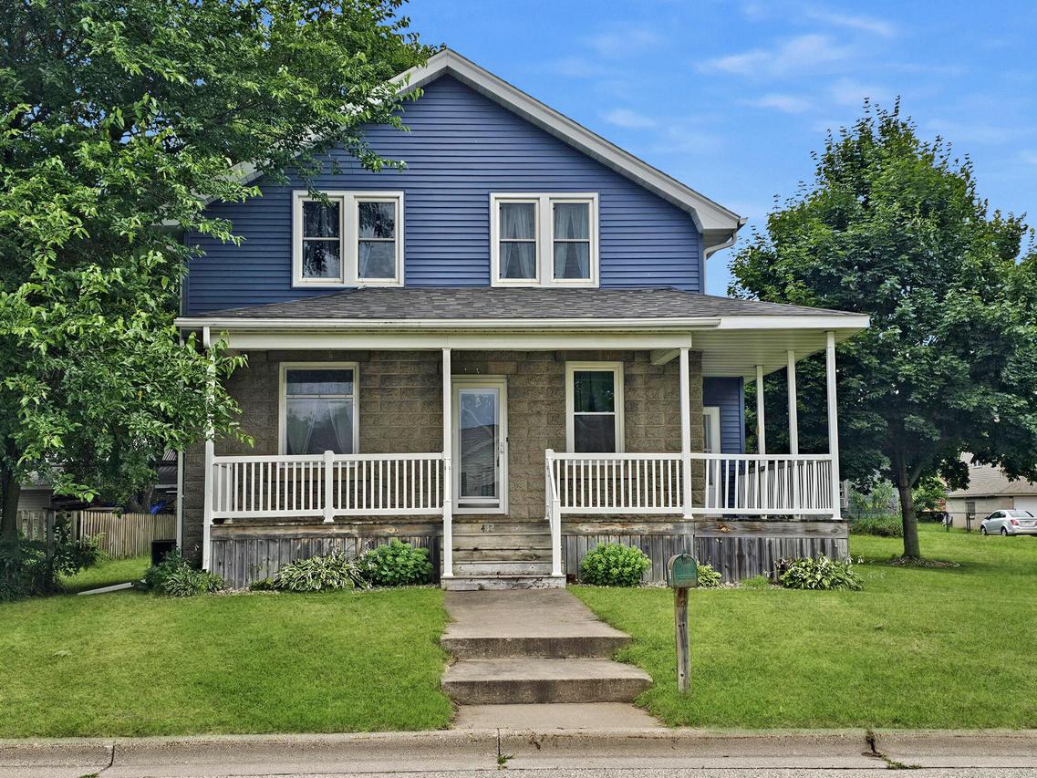 412 E 2nd Ave, Holmen, WI 54636