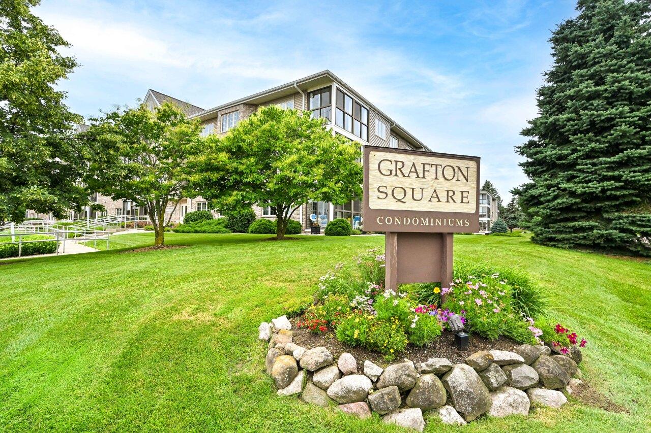 2117 1st Ave #207, Grafton, WI 53024