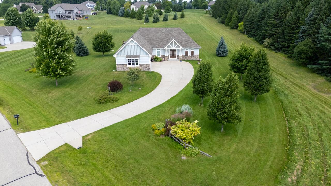 4224 Meadowlark Ln, Richfield, WI 53033