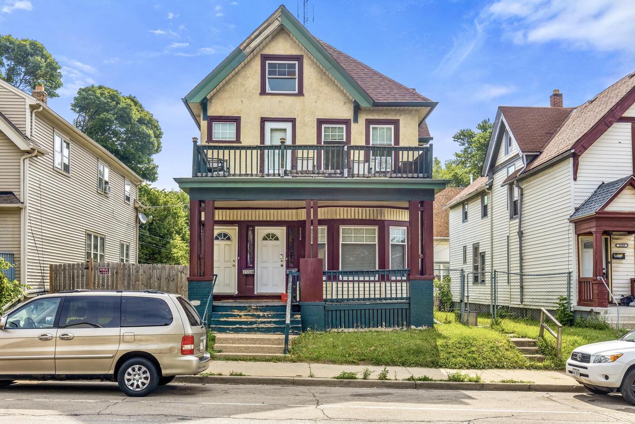 2330 N Holton St #2332, Milwaukee, WI 53212