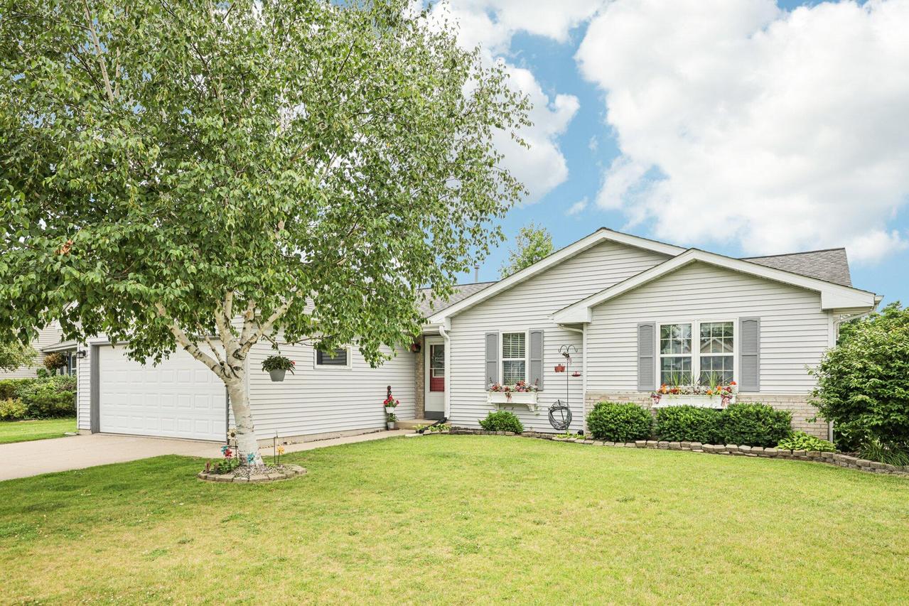 2793 Woodview Ct, East Troy, WI 53120