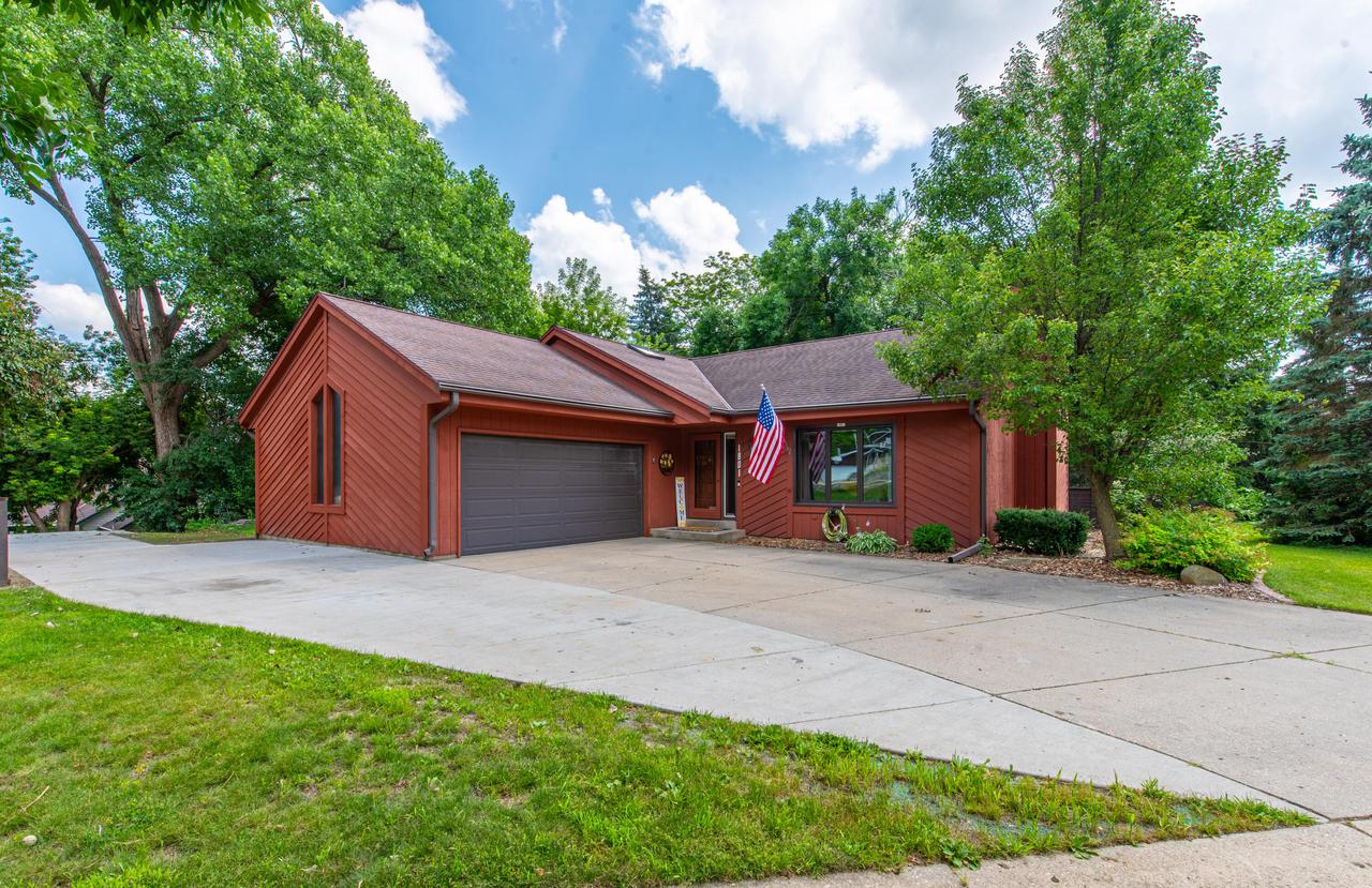 1801 Harris-highland Dr, Waukesha, WI 53188