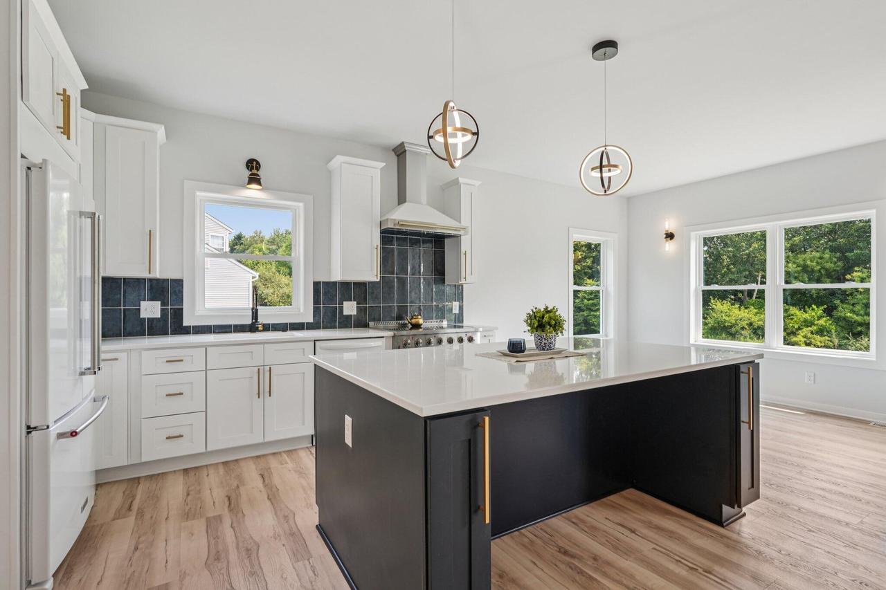 204 Pheasant Ln, Newburg, WI 53090