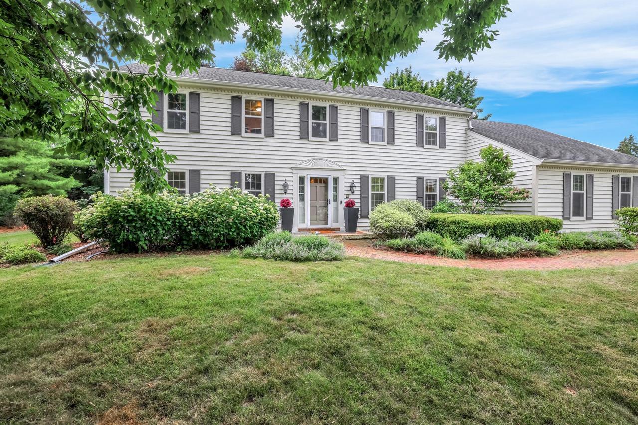 20455 Tennyson Dr, Brookfield, WI 53045