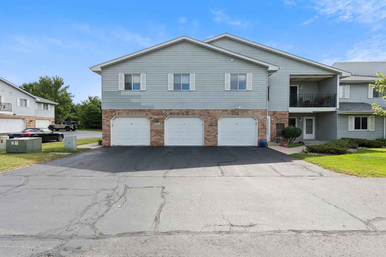 1203 N Sunnyslope Dr #101, Mount Pleasant, WI 53406