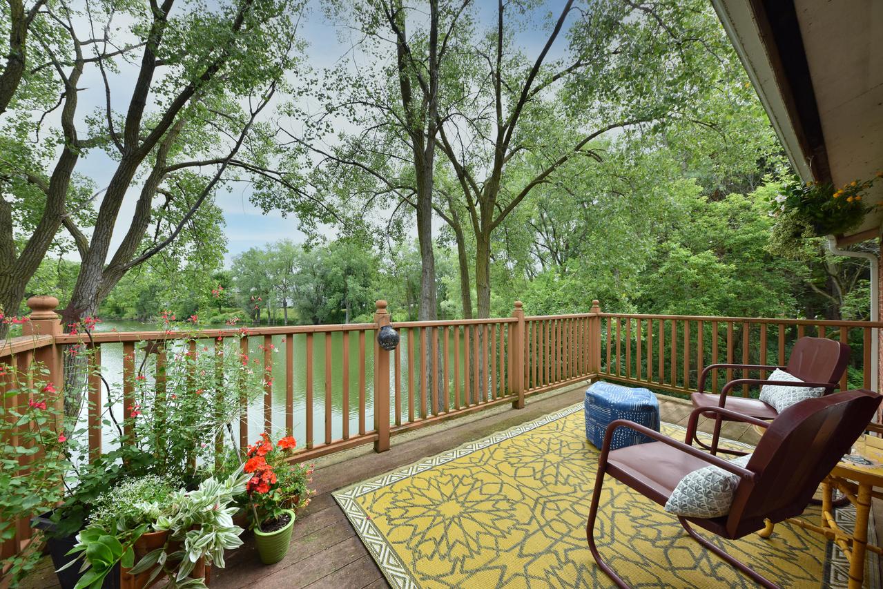 502 Laurel Lake #8, Thiensville, WI 53092