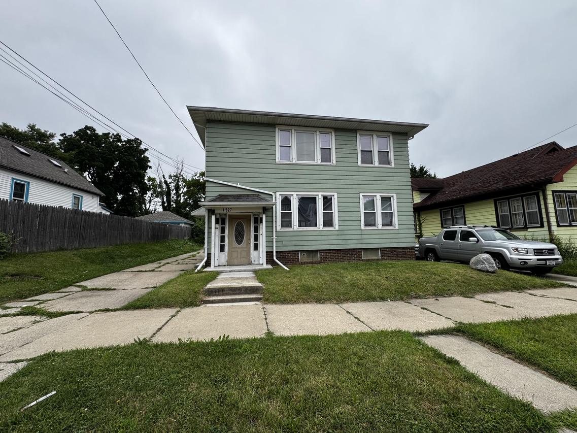 1927 Harriet St, Racine, WI 53404
