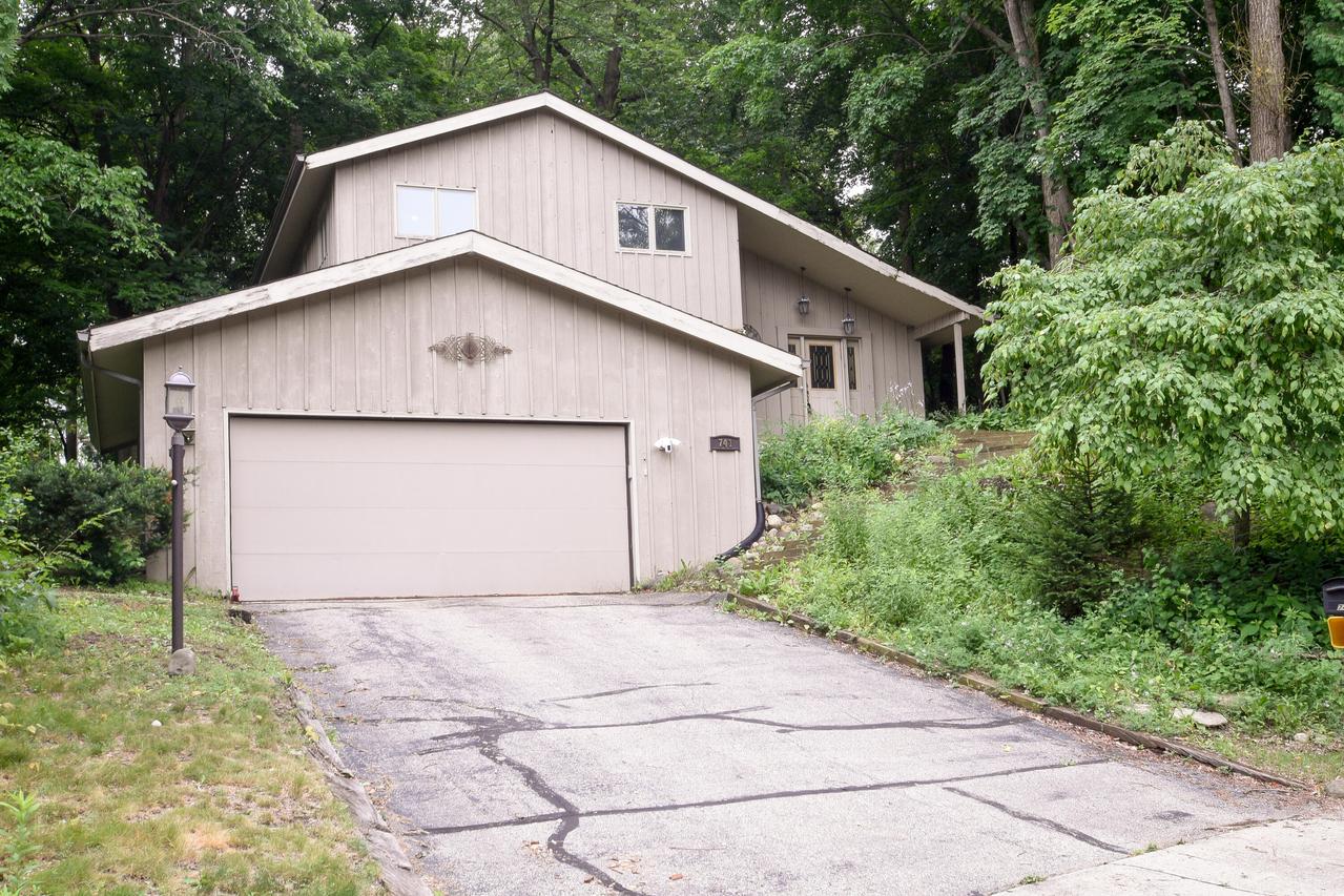741 Summit Ct, West Bend, WI 53095