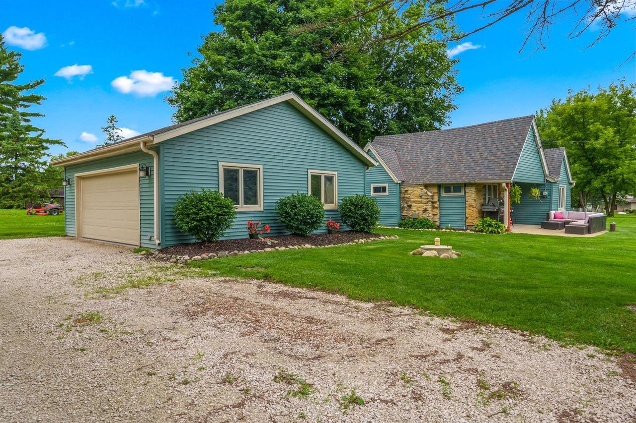 793 S Shore Dr, Richfield, WI 53033