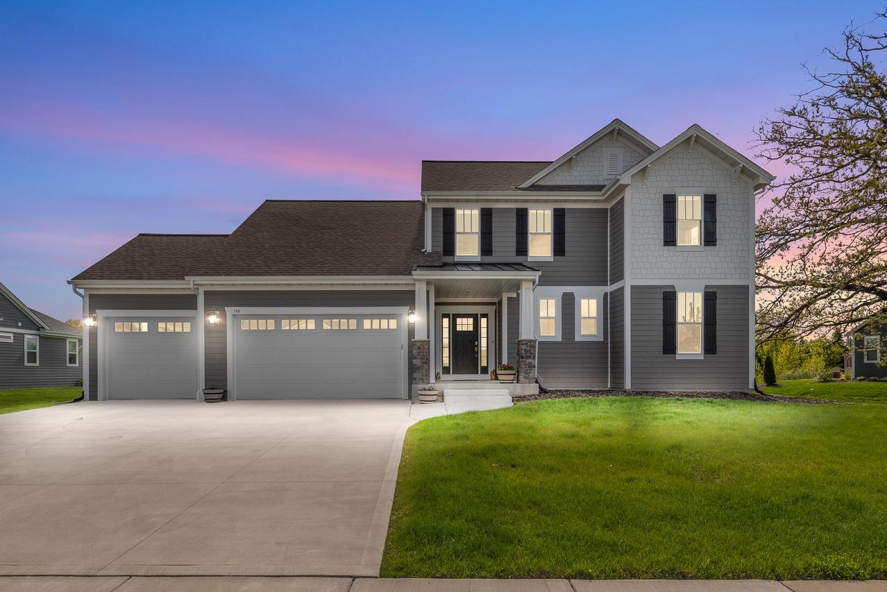 160 Candleberry Ln, Grafton, WI 53024