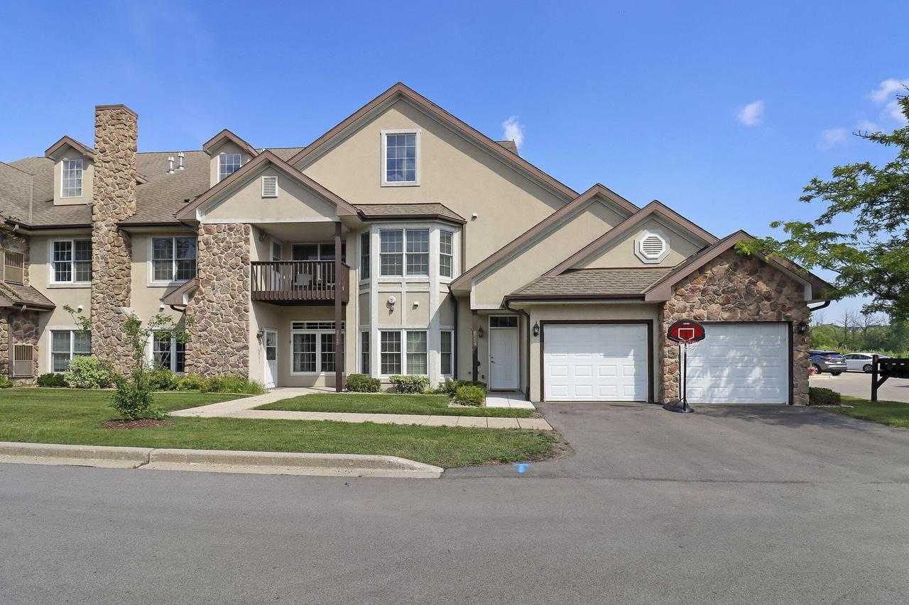 6754 S 34th St, Franklin, WI 53132