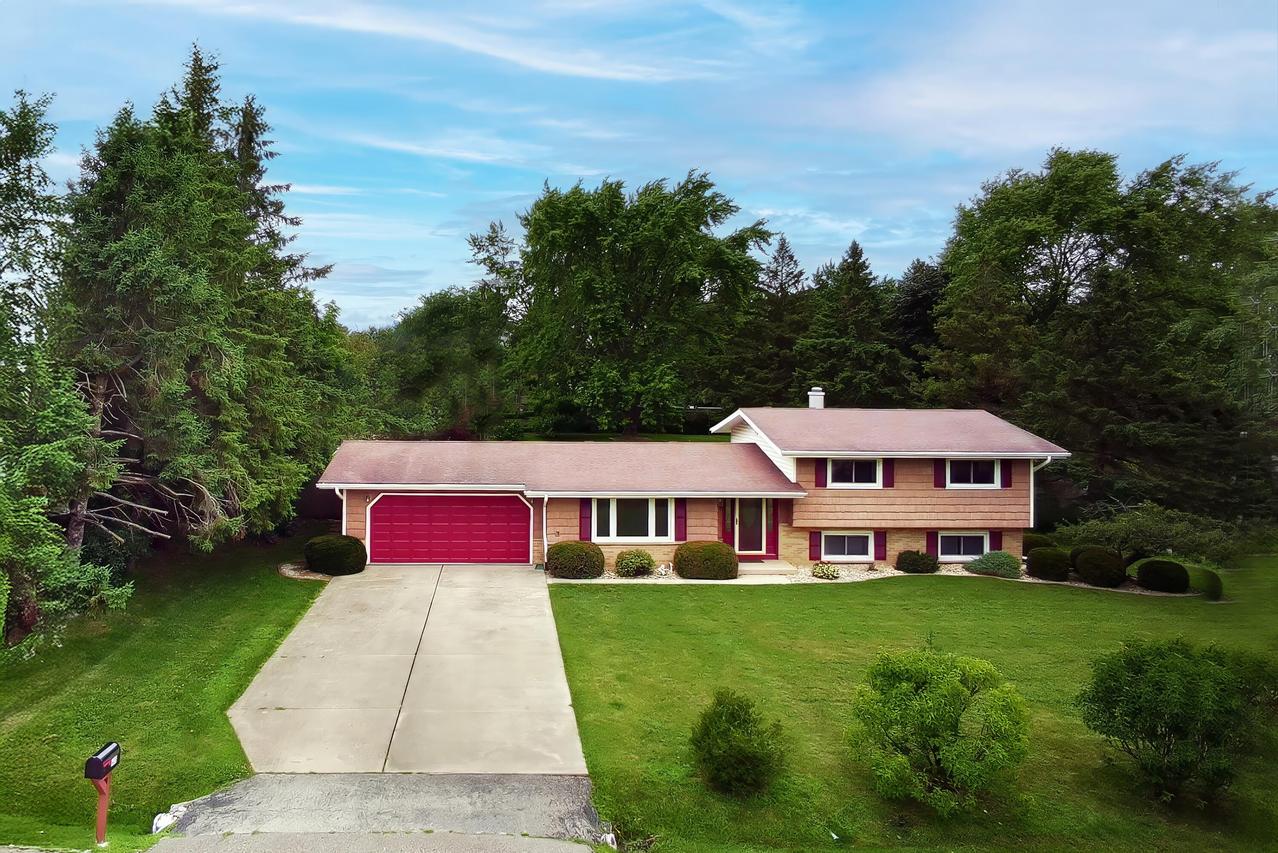 9406 14th St, Somers, WI 53144