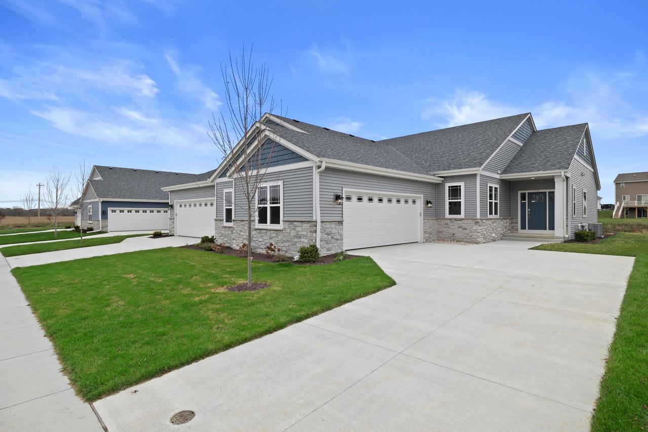 1596 Weston Ridge, Oconomowoc, WI 53066