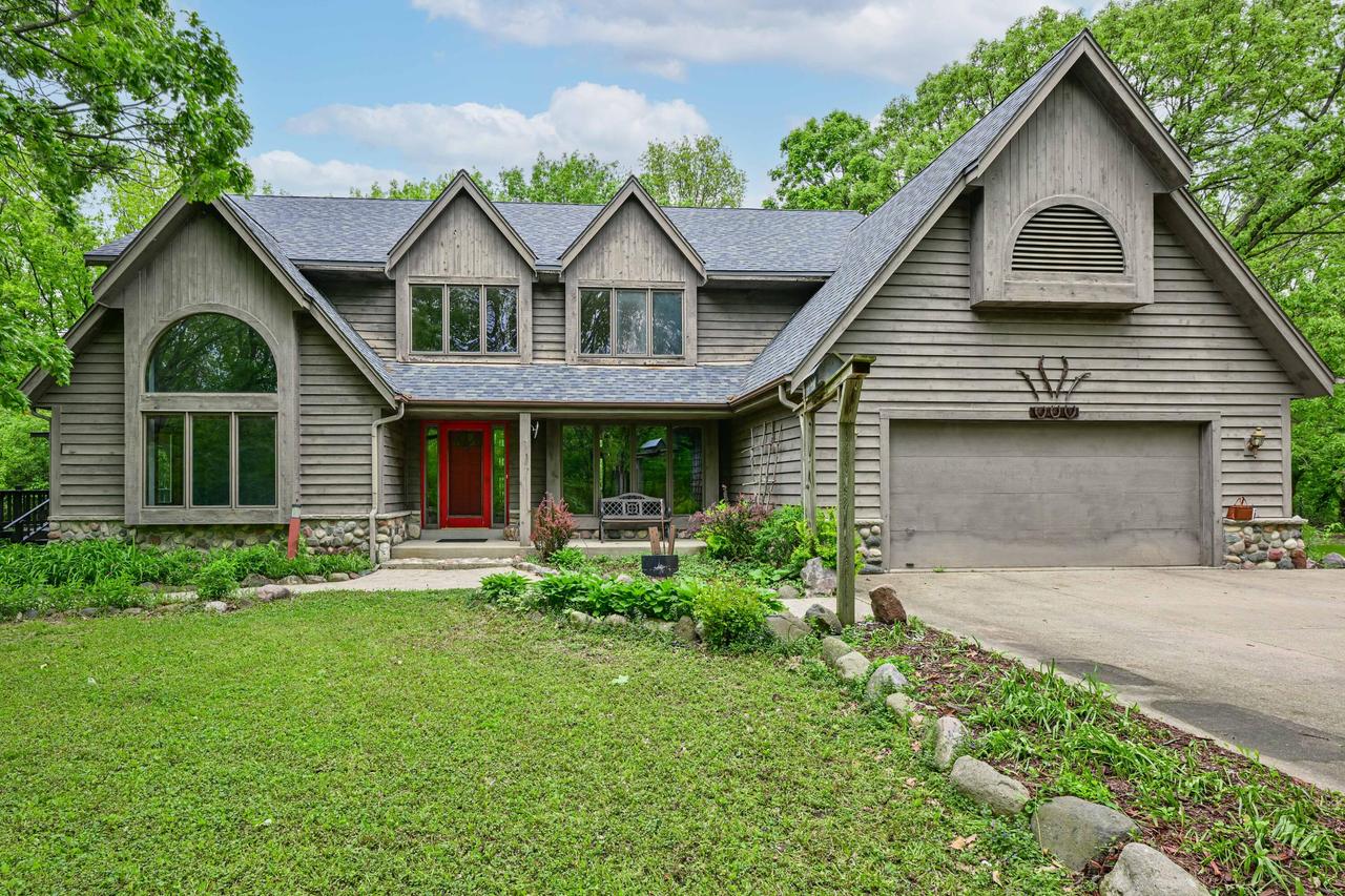 W1326 Beulah Ln., East Troy, WI 53120