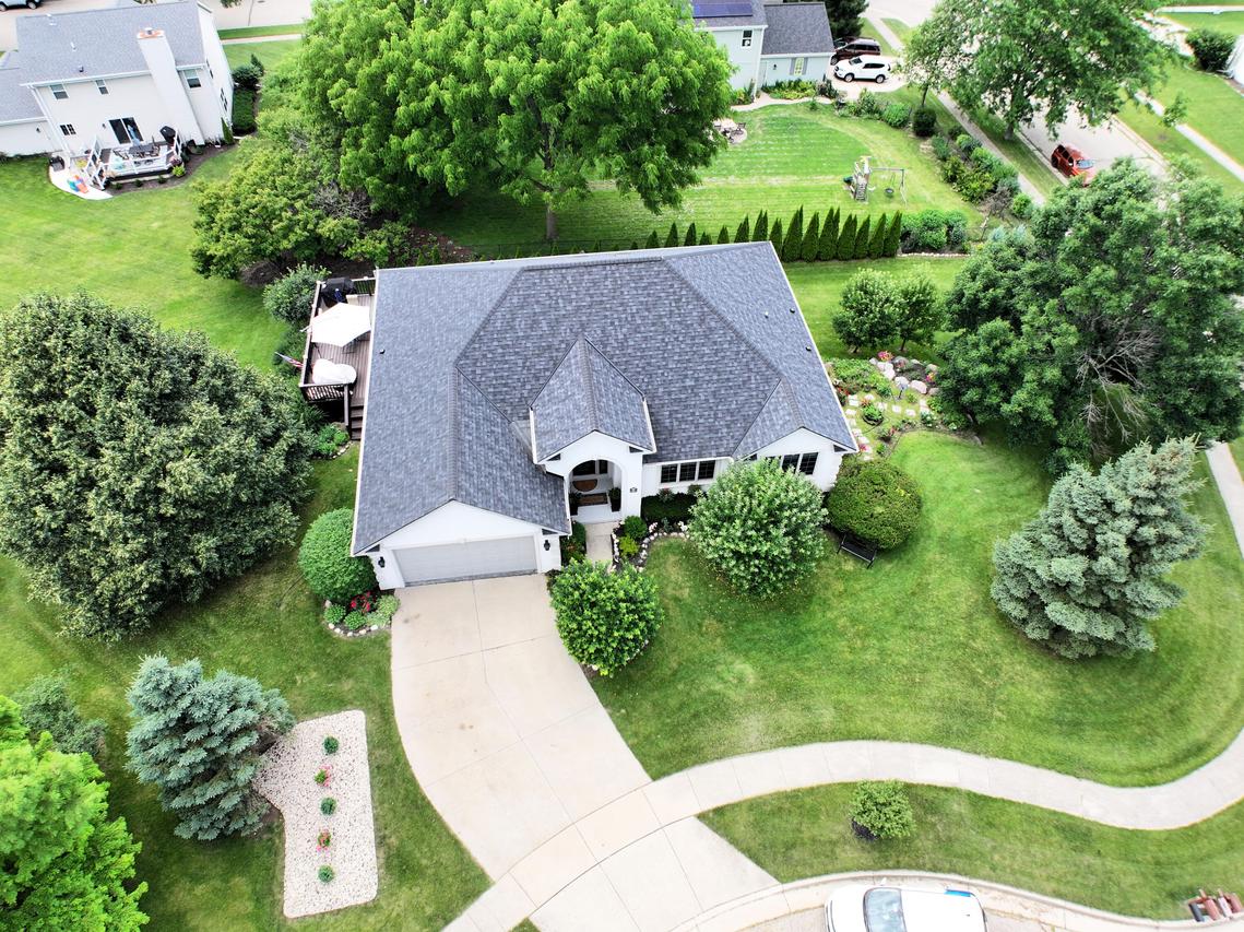 825 Chantilly Ct, Burlington, WI 53105