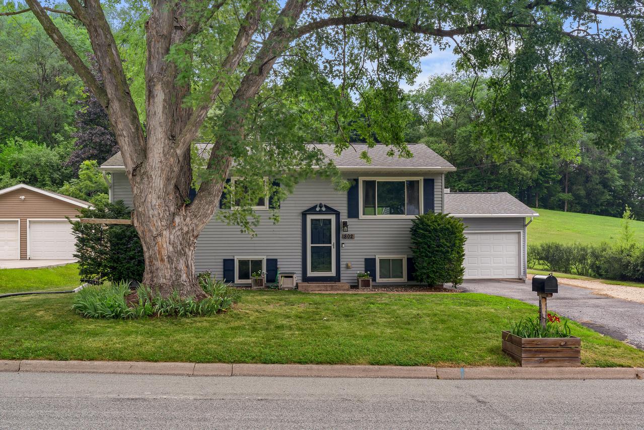 802 6th Ave, Onalaska, WI 54650