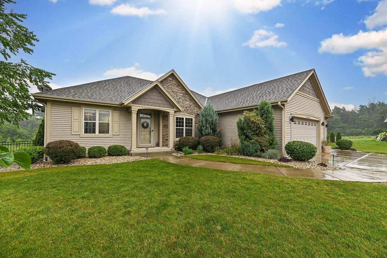 S84W12892 Schaefer Dr, Muskego, WI 53150