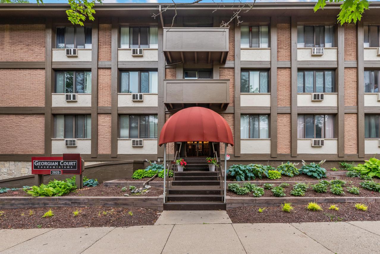 2025 E Greenwich Ave #322, Milwaukee, WI 53211