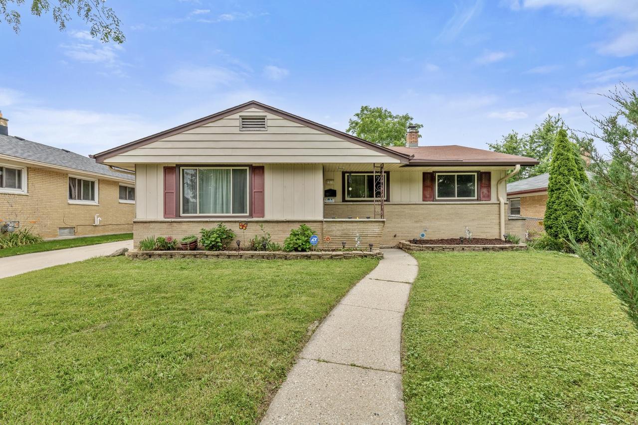 3311 S 85th St, Milwaukee, WI 53227