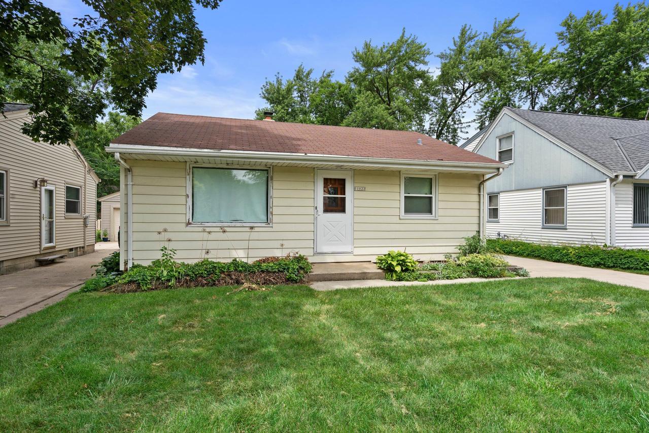 11022 W Mount Vernon Ave, Wauwatosa, WI 53226