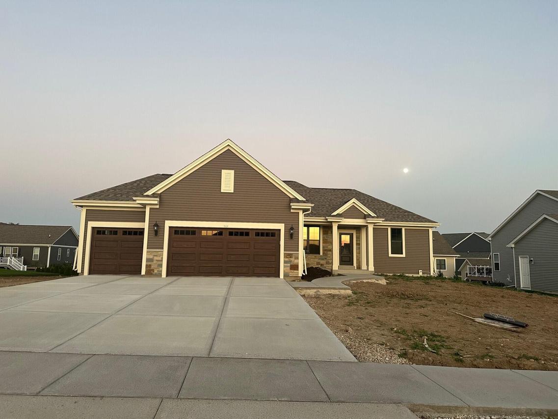 674 Mary Way, Slinger, WI 53086