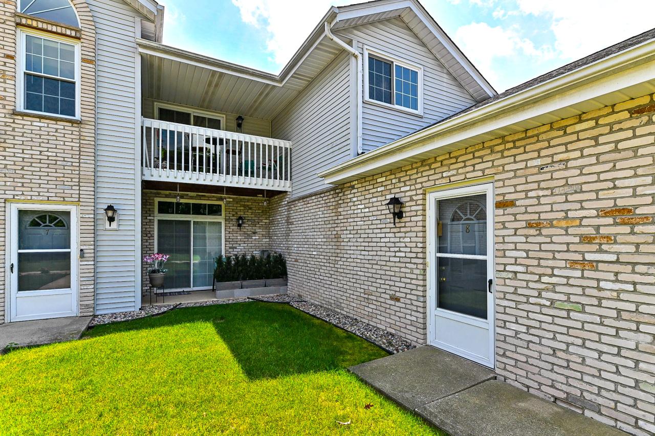 9101 S Aspen Dr #8, Oak Creek, WI 53154