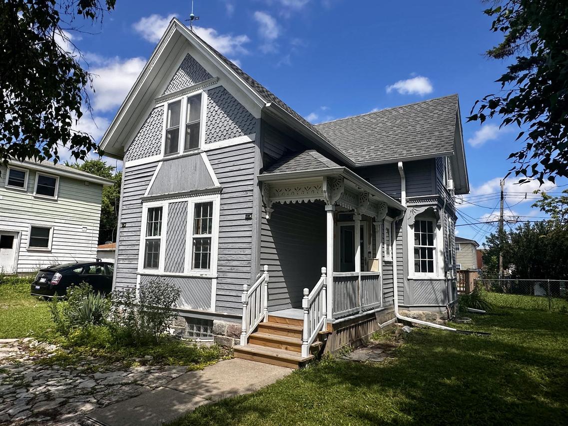 5942 N 84th St, Milwaukee, WI 53225